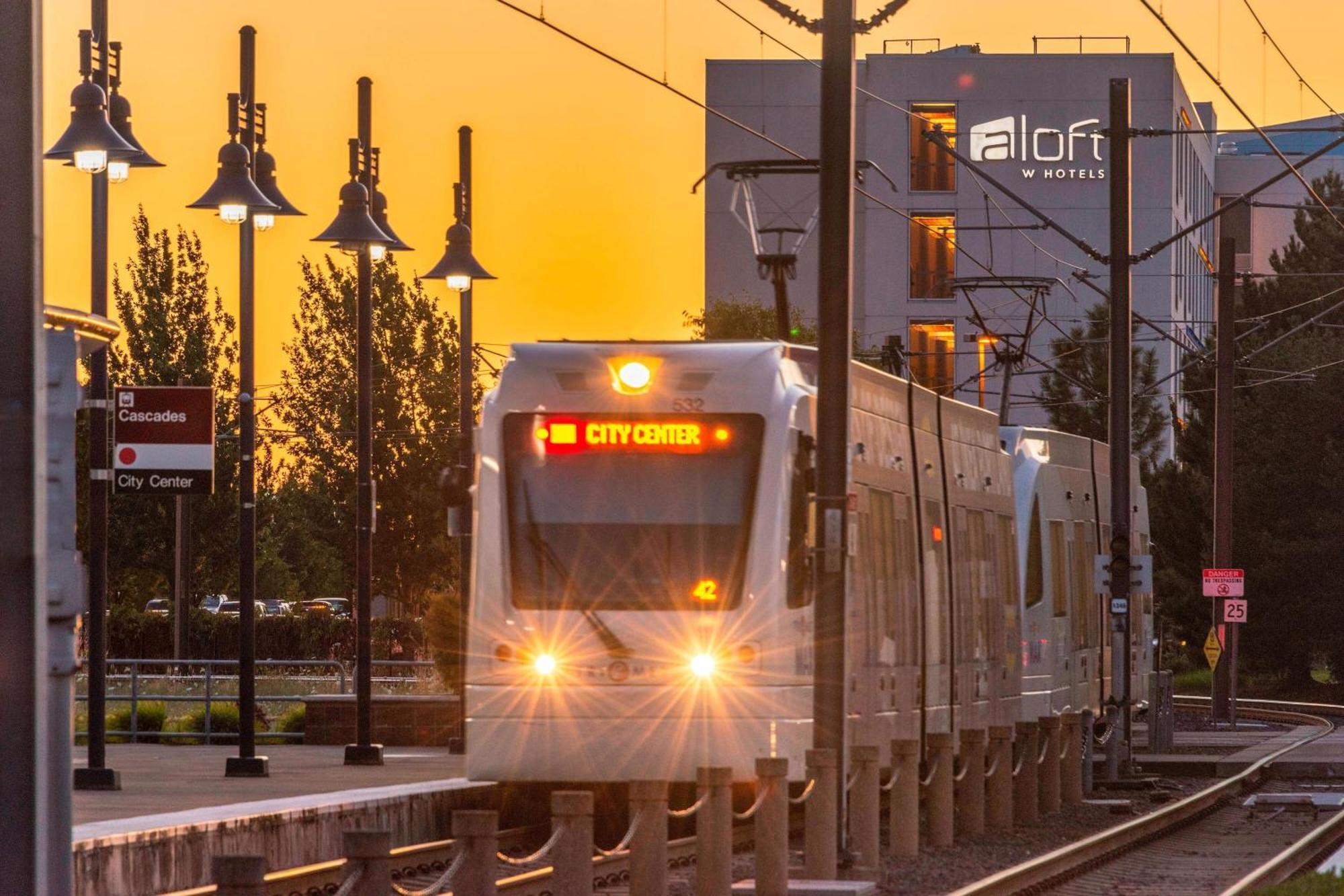 Aloft Portland Airport Hotel At Cascade Station Exteriör bild
